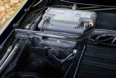 9万スイスフラン~12万スイスフラン(邦貨換算約1660万円〜約2200万円)で現在も販売中のポルシェ「924カレラGT」(C)Bonhams