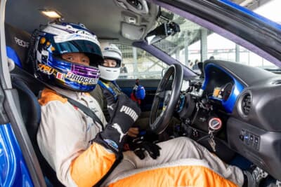 プロドライバーによる愛車での同乗走行も行われた