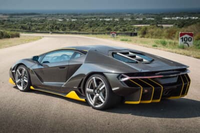 ランボルギーニ・チェンテナリオ：2016年のジュネーブショーで公開され、全世界で40台の生産
