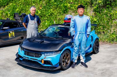 今回の仕掛け人は藤田さん（右）と日向さん（左）のふたり。藤田さんのマイカーは猛暑のなか1分9秒台という脅威のタイムを記録した