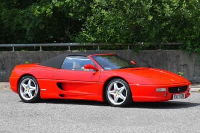 9万7750ポンド（邦貨換算約1444万円）で落札されたフェラーリ「F355スパイダー」（C）Bonhams