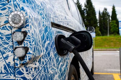 メルセデス・ベンツVLE：15分間の充電時間を2回で完走。アルプス越えがあっても、単純計算で平均1充電300km超の走行となる