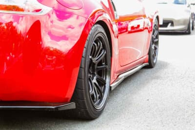 日産 Z34型フェアレディZ：ホイールはアドバンレーシングRZ-F2を装着しツライチにもこだわった