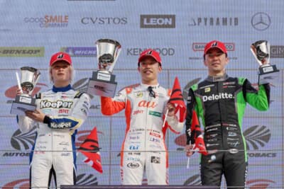 トップチェッカーはau TOM'Sの坪井選手、2位に KeePer CERUMO 大湯選手、3位に Deloitte TOM'S 笹原選手なった