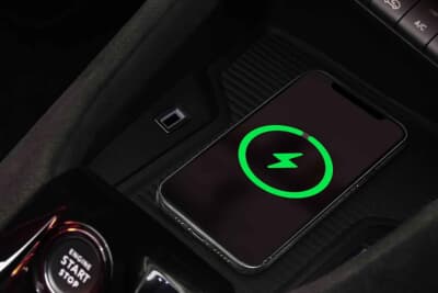 スマートフォン充電機能を備える