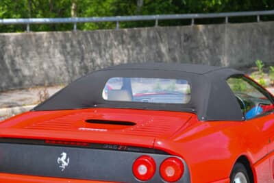 9万7750ポンド（邦貨換算約1444万円）で落札されたフェラーリ「F355スパイダー」（C）Bonhams