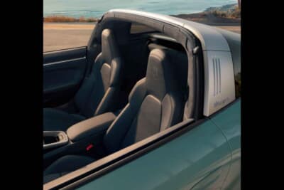 911カレラS4：標準シートは4way電動調節が可能なレザースポーツシート