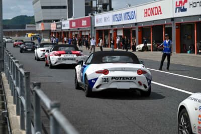 マツダ ロードスター：決勝コースイン時はすっかり晴天、気温も一気に上昇