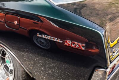 日産 ローレル：エンブレムもSGXに変更されている