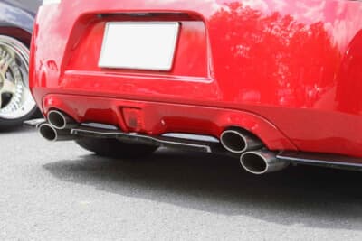 日産 Z34型フェアレディZ：マフラーはセントラル20製を装着しているが、よりV6らしい快音を響かせたいと考えているようで、今後はエキゾーストマニホールドの装着を計画しているそうだ