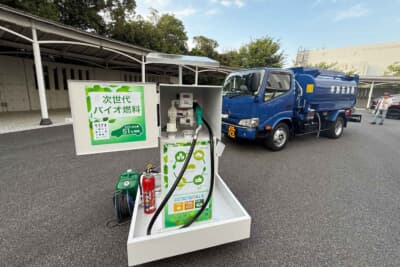 「平野石油」は170台のタンクローリーで配送を担い、さらに会社や自宅にも設置可能な簡易給油機を提供するのだとか