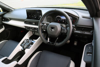 6代目プレリュード：内装色はブルー✕ホワイトが基本で、外装色をムーンリットホワイト・パールの場合はブルー✕ブラックが選べる