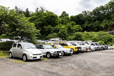 WiLL viとBMW520（E28)、メルセデス ベンツEクラス(W124）が並ぶ姿は、現在ではあまり見られるものではないだろう