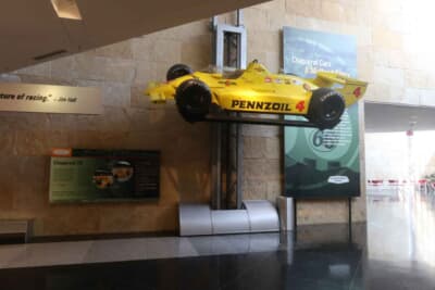 シャパラル 2K：シャパラル初のフォーミュラが1979年CART用の2K。ロータスが先鞭をつけたグランド・エ フェクト理論を導入。翌1980年にはインディ500ではジョニー・ラザフォードが優勝し、 チャンピオンに輝いている