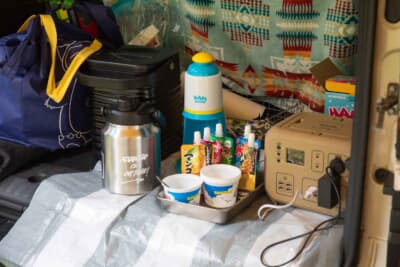 ルノー カングー：ポータブル充電器は軽量で女性でも扱いやすいモデルをチョイス。当日は蒸し暑く、子供たちのかき氷づくりに大活躍。筆者も欲しくなってしまったほど