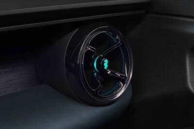 各所にアンビエントライトを装備したインテリア