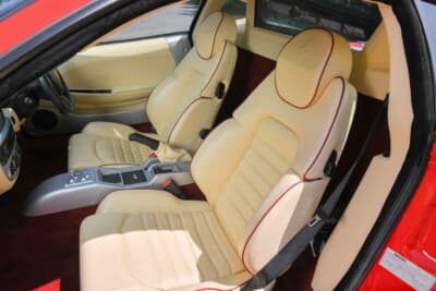 5万5200ポンド（邦貨換算1115万円）で落札されたフェラーリ「360モデナ」（C）Bonhams