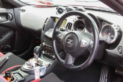 日産 Z34型フェアレディZ：インパネはオリジナルを保っている