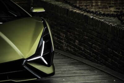 ランボルギーニ・シアン：ランボ初のハイブリッドスーパーカーは12気筒モデルで初のLED式Y字型デイタイムヘッドライトを採用