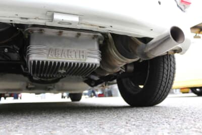 フィアット 500L:エンジンは700cc。フィアット 126用のパーツで足まわりを組んでいる