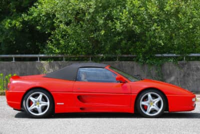 9万7750ポンド（邦貨換算約1444万円）で落札されたフェラーリ「F355スパイダー」（C）Bonhams
