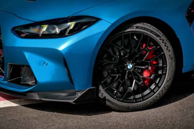 BMW M3 CSツーリング:鍛造Mライト・アロイ・スタースポークスタイリング827Mホイールの19/20インチを履く