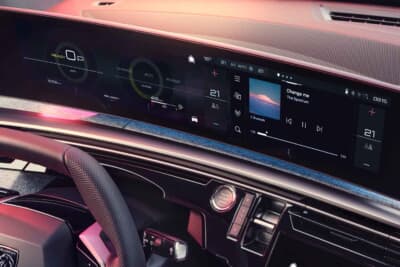 プジョー3008：優れた視認性の21インチパノラミックカーブドディスプレイ