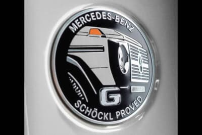 メルセデス・ベンツG 450 d Edition STRONGER THAN THE 1980s ：フロントフェイス、バンパー、ホイールアーチなどにマットブラックカラーを起用