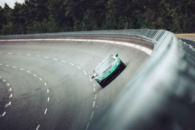 リマック・ネヴェーラR:カーボンセラミック製EVO2ブレーキを装備