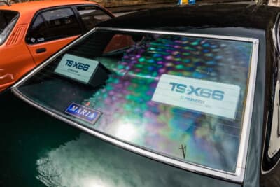 日産 ローレル：オーディオは純正ラジオ部分にBluetoothユニットを組み込み、リアシート後部にはパイオニア製TS-X66のデッドストックスピーカーを搭載