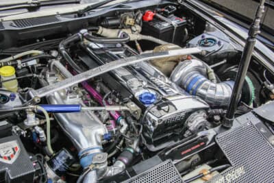 日産 Z31型フェアレディZ:元々VG型エンジンが搭載されていたZ31に、スカイラインGT-R用のRB26型エンジンに換装
