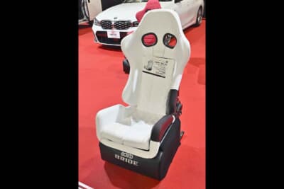 車検対応のためにフルカバータイプへとアップデートした「GAIASⅢ REIMS」と D1グランプリとコラボした「ZETAⅣ D1 Limited Edition」、そして汚れが付きにくいシリコーン素材を採用した「edirb 162SC」