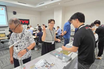 すでにモータースポーツの舞台で活用されている「カヤバ（KYB）」が石油メーカーと共に開発したショックアブソーバー