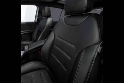 メルセデス・ベンツGLB Urban Stars：電動調節機能による最適なシートポジションを設定できるフロントシート