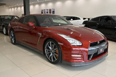 R35GT-R・MY14:走行2.8万㎞の3.8プレミアムエディション(ゴールドフレークレッドパール4コートP)中期型が品薄なので、残価設定リースプランも早い者勝ちかもしれない