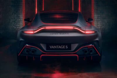 アストンマーティン・ヴァンテージS：フルワイドのシグネチャーLEDテールライトで圧倒するリアビュー