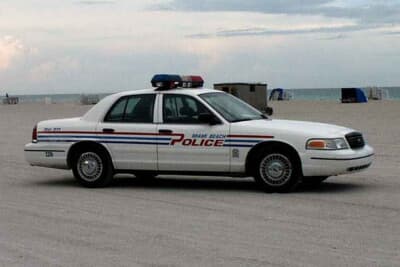 街中をパレードした時はこのポリスカーが先導した