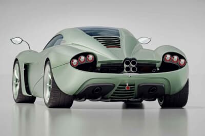 ウアイラ コーダルンガ スピードスター：セラミックコートの４本出し＋左右１本ずつの計６本出しマフラー