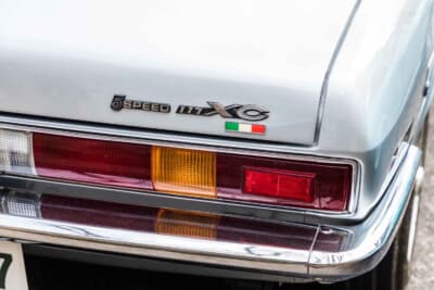 いすゞ 117クーペ：トランクリッドには誇らしげに「5SPEED」のエンブレムが備わる