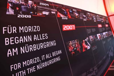 MORIZOさんのニュルへの挑戦の軌跡が、展示パネルで紹介されています