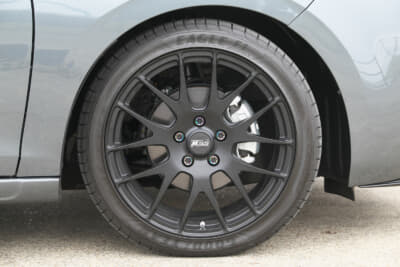 ミツオカ M55 Zero Edition:専用のアルミホイールを装着