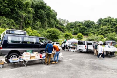 会場にはスワップミートのエリアも