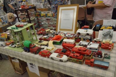広い会場はビンテージ・ミニカー専門店から個人のコレクターまでが出展するブースで埋め尽くされた