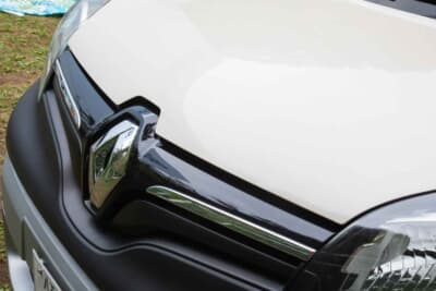 ルノー カングー：ボディカラー「イヴォワール」は5年経ってもツヤをキープ。「免許返納までこのまま乗り続けたい」と語るオーナーの想いが詰まっている