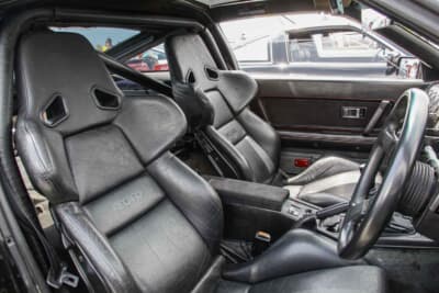 日産 Z31型フェアレディZ:バッファローレザーのレカロセミバケットシートを装着