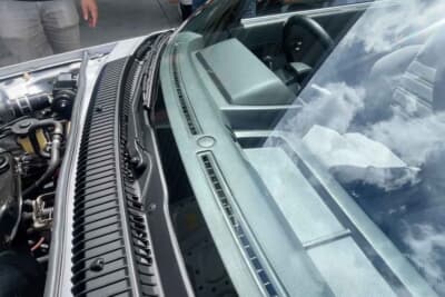 ホンダ プレリュード：拭き始めの勢いで左右に水滴が飛び散るため、隣のクルマや歩行者に迷惑がかかる、という副作用もあった