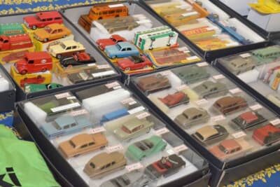 戦前の古いミニカーから近年のトミカやホットウィールまで、クルマ好きなら誰もが楽しめる内容になっている