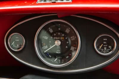 1万1500英ポンド(邦貨換算約230万円)で落札されたオースティン「ミニ1000」(C)Courtesy of RM Sotheby's