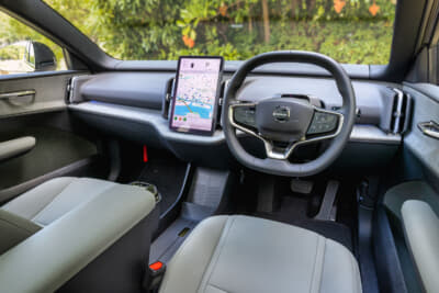 EX30 Cross Country Ultra Twin Motor Performance:センターに12.3インチのセンターディスプレイを設置