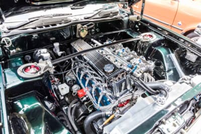 日産 ローレル：L28改3Lエンジンには徹底したディテールアップが施され、配線や配管を隠すワイヤータックも実行されている